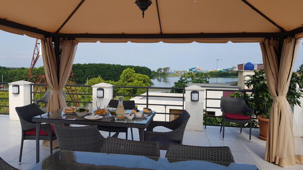 Twins Hotel Анаклия Екстериор снимка