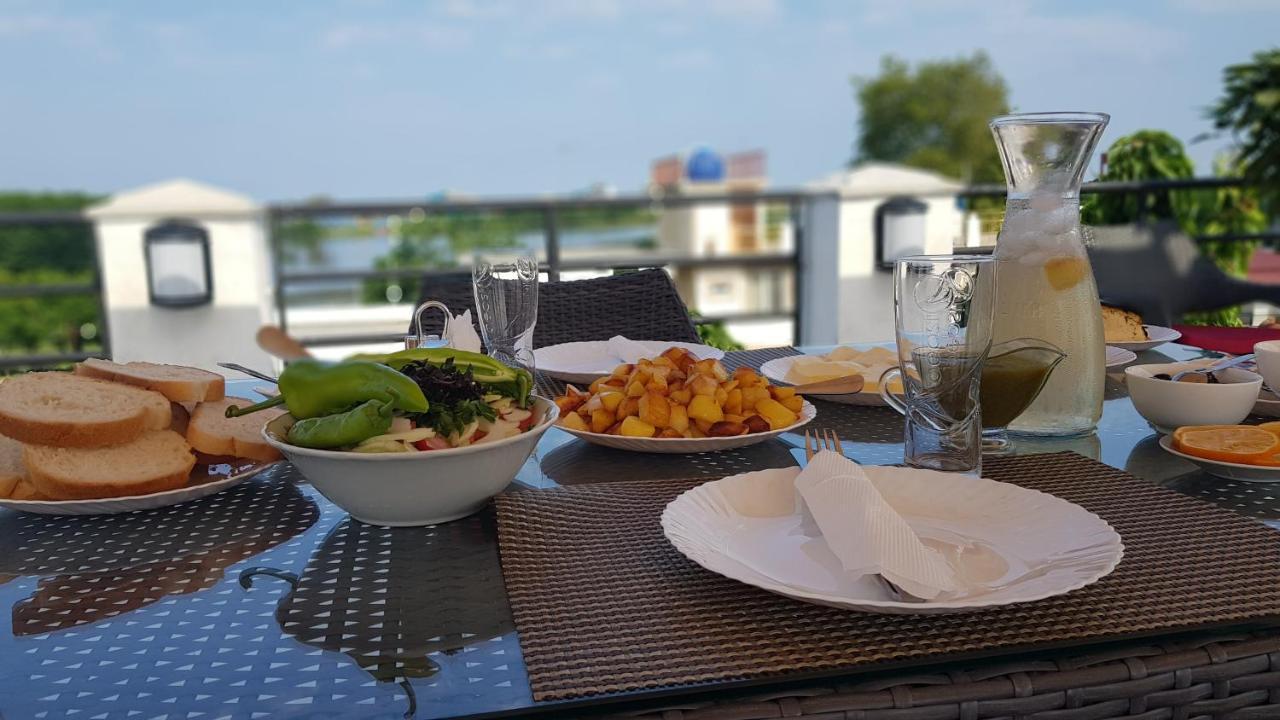 Twins Hotel Анаклия Екстериор снимка
