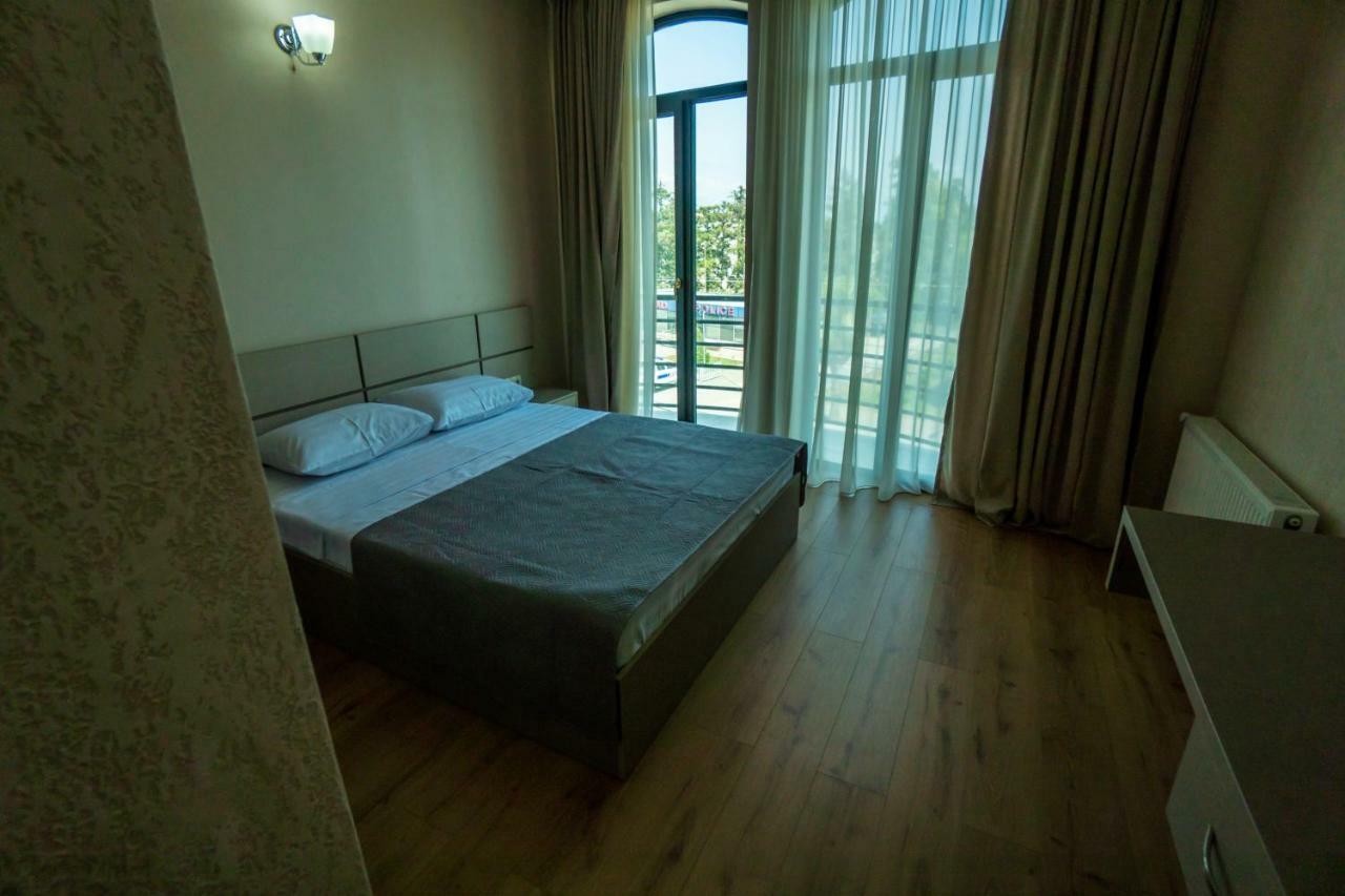 Twins Hotel Анаклия Екстериор снимка