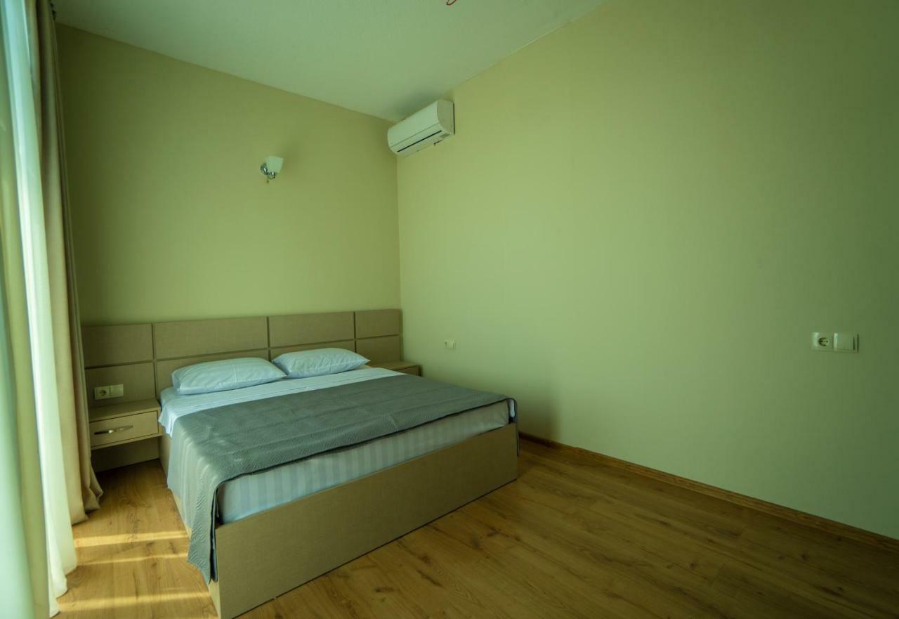 Twins Hotel Анаклия Екстериор снимка