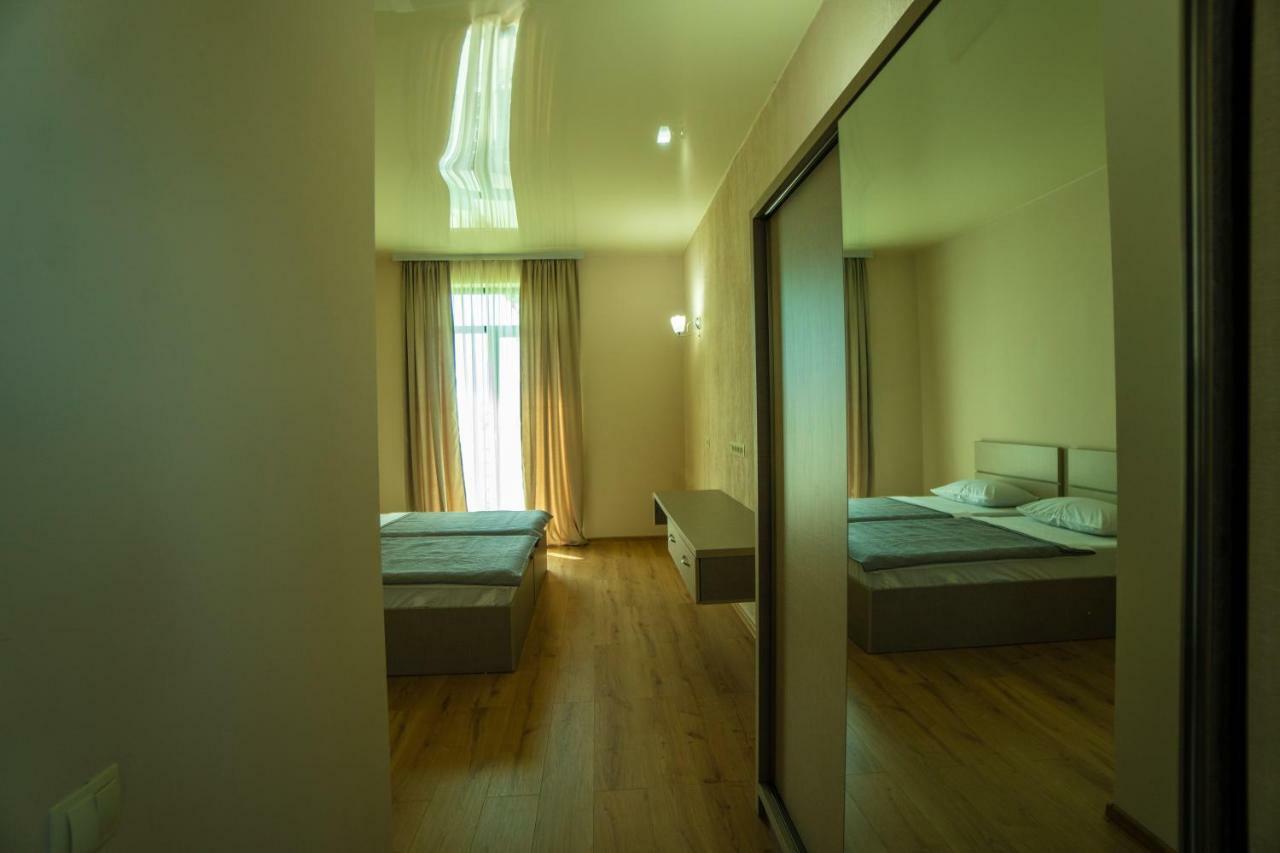 Twins Hotel Анаклия Екстериор снимка